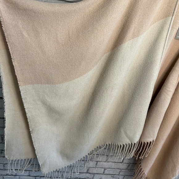 NWT | Soia & Kyo Woven Scarf Cardigan Wrap | OS - Picture 5 of 9